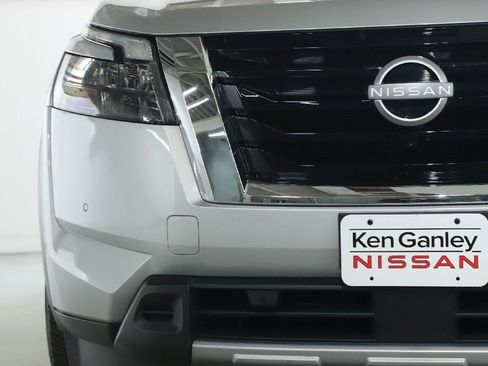 Certified 2025 Nissan Pathfinder SL image 7