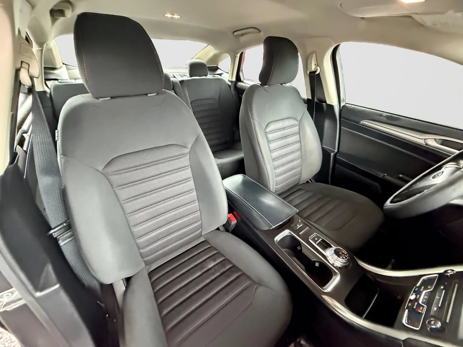Used 2018 Ford Fusion SE w/ Fusion SE Technology Package FWD image 21