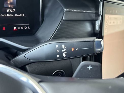 Certified 2025 GMC Acadia Elevation FWD image 16