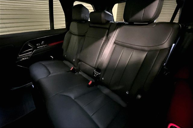 New 2026 Land Rover Range Rover Long Wheelbase SE AWD/4WD image 9