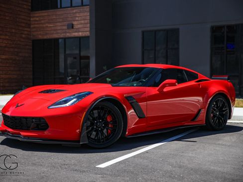 Used 2019 Chevrolet Corvette Z06 RWD image 3