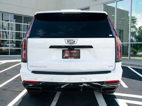 Used 2025 Cadillac Escalade Sport Platinum w/ LPO, Floor Liner Package AWD/4WD image 16