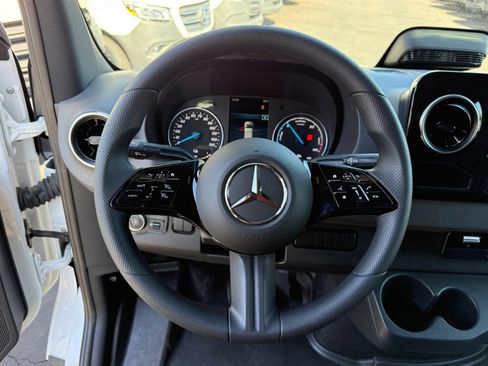 New 2025 Mercedes-Benz eSprinter 170 Cargo image 22