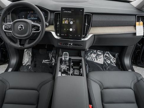 Certified 2025 Volvo XC90 T8 Core w/ Climate Package image 18