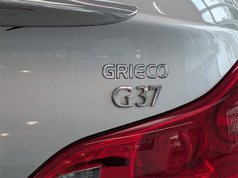 Used 2010 INFINITI G37 Sport w/ Premium Pkg image 8