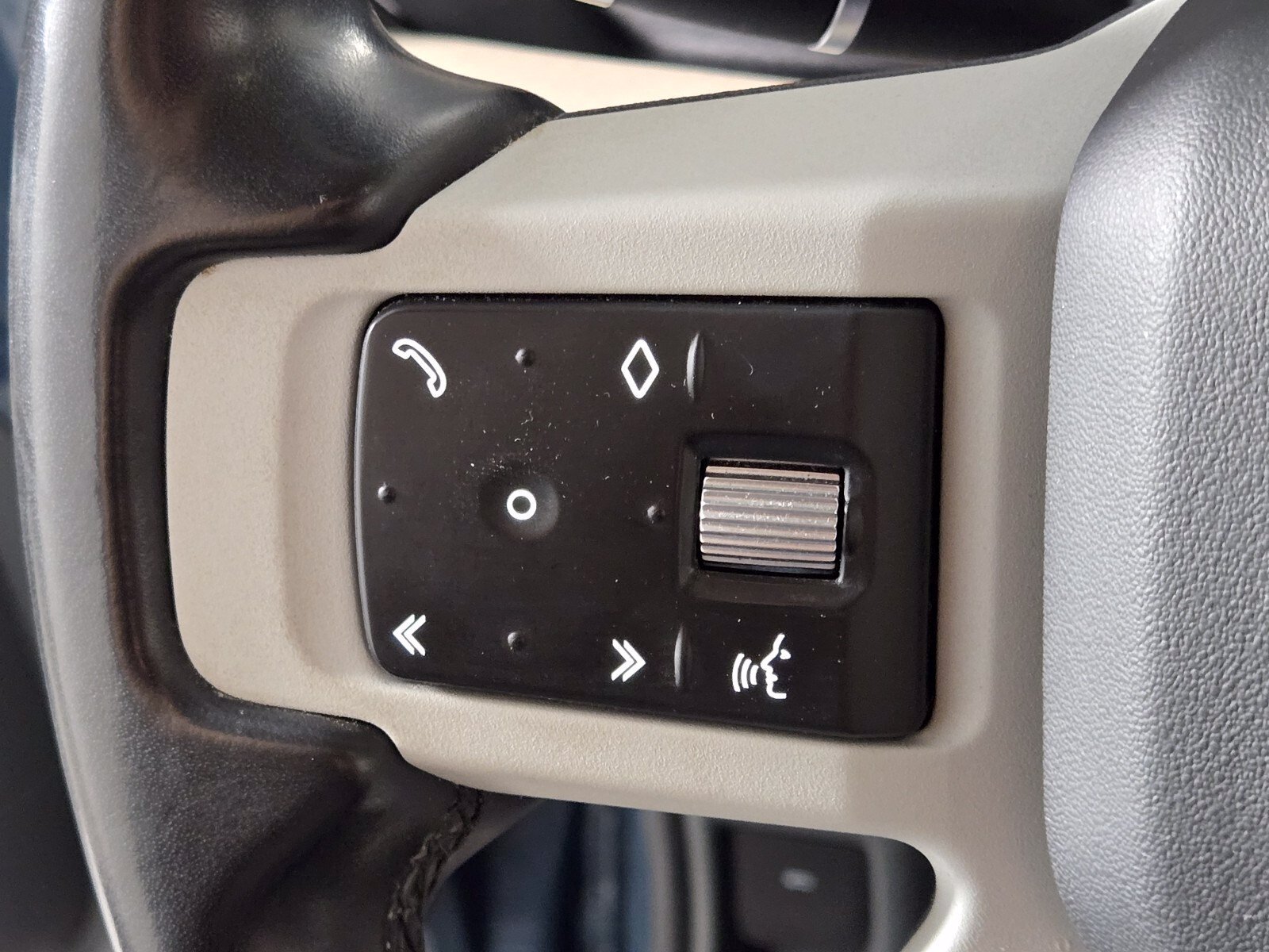 Used 2020 Land Rover Defender 110 SE AWD/4WD image 24