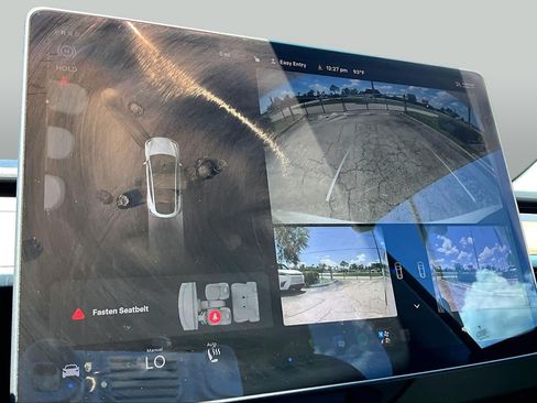 Used 2021 Tesla Model Y Long Range AWD/4WD image 22