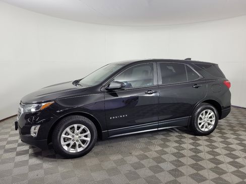 Used 2020 Chevrolet Equinox LS w/ LS Convenience Package FWD image 2