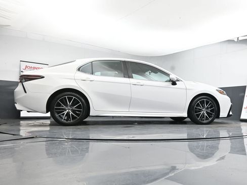 Used 2024 Toyota Camry SE image 38