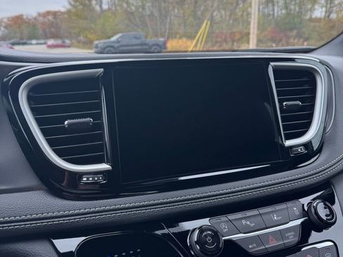 New 2026 Chrysler Pacifica Select image 22