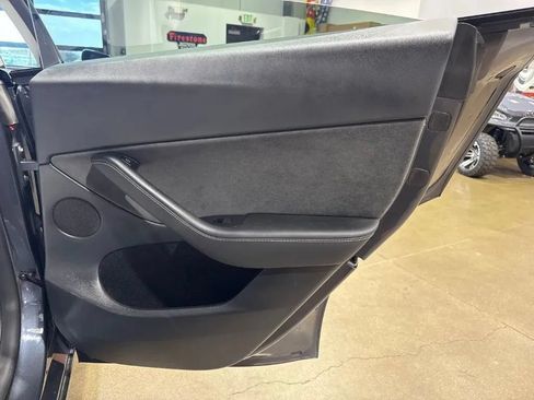 Used 2023 Tesla Model Y Long Range AWD/4WD image 19