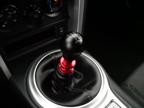 Used 2017 Toyota 86 RWD image 23