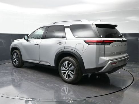 Used 2025 Nissan Pathfinder SL image 7