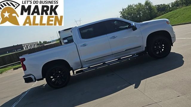 Used 2024 Chevrolet Silverado 1500 High Country w/ High Country Premium Package AWD/4WD image 9