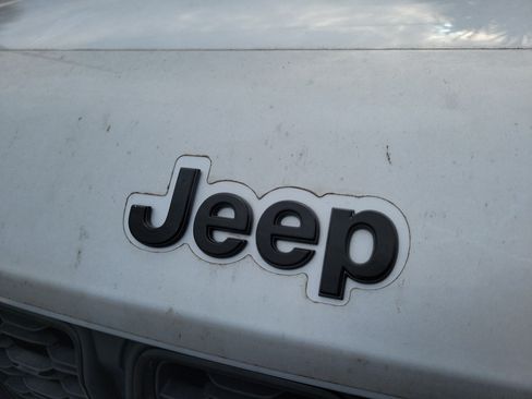 Used 2023 Jeep Grand Cherokee L Limited w/ Luxury Tech Group II AWD/4WD image 8
