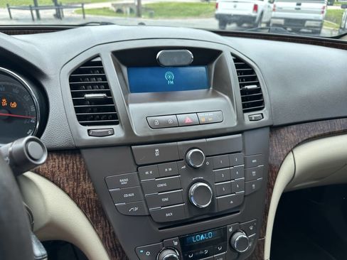 Used 2012 Buick Regal Leather FWD image 13