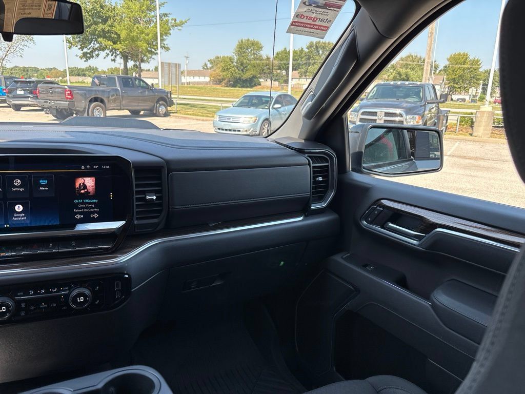 Used 2025 Chevrolet Silverado 1500 LT Trail Boss w/ LPO, Dark Essentials Package AWD/4WD image 25