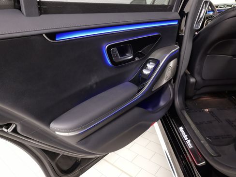 Used 2022 Mercedes-Benz S 500 4MATIC w/ AMG Line Package image 35