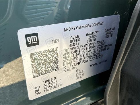 Used 2025 Chevrolet Trax LT w/ Sunroof Package FWD image 33