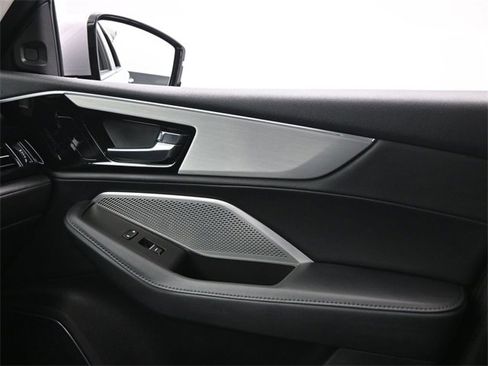 Used 2023 Acura MDX SH-AWD image 21