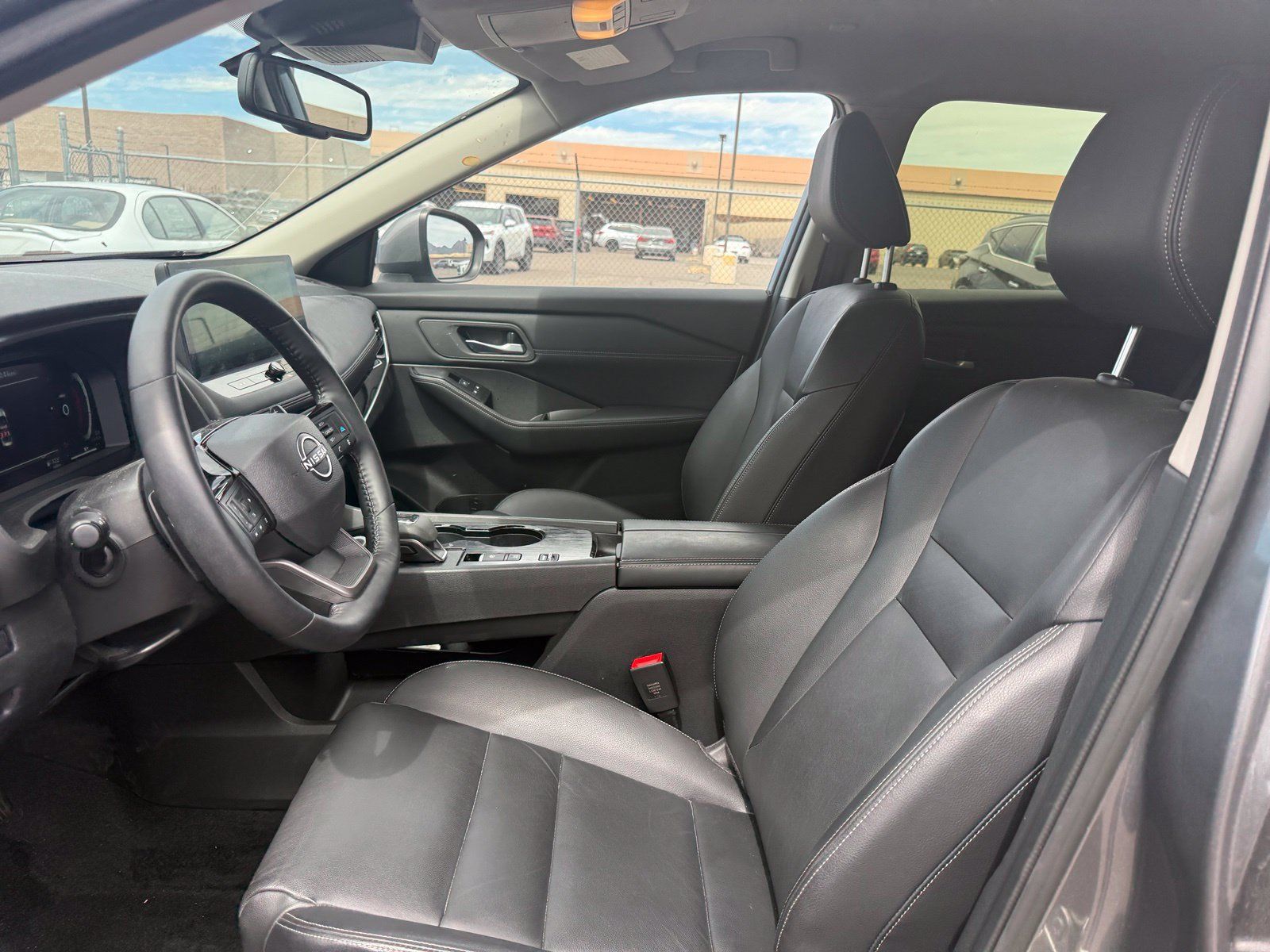 Used 2025 Nissan Rogue SL FWD image 11