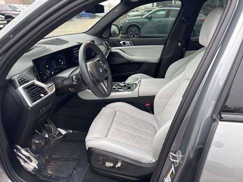 Used 2025 BMW X5 M60i w/ Executive Package image 9