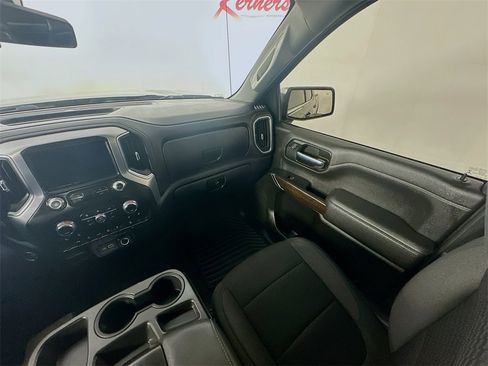 Used 2021 GMC Sierra 1500 SLE w/ X31 Off-Road Package image 11
