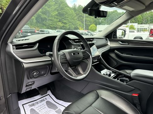 Used 2023 Jeep Grand Cherokee Limited w/ Luxury Tech Group II RWD image 15