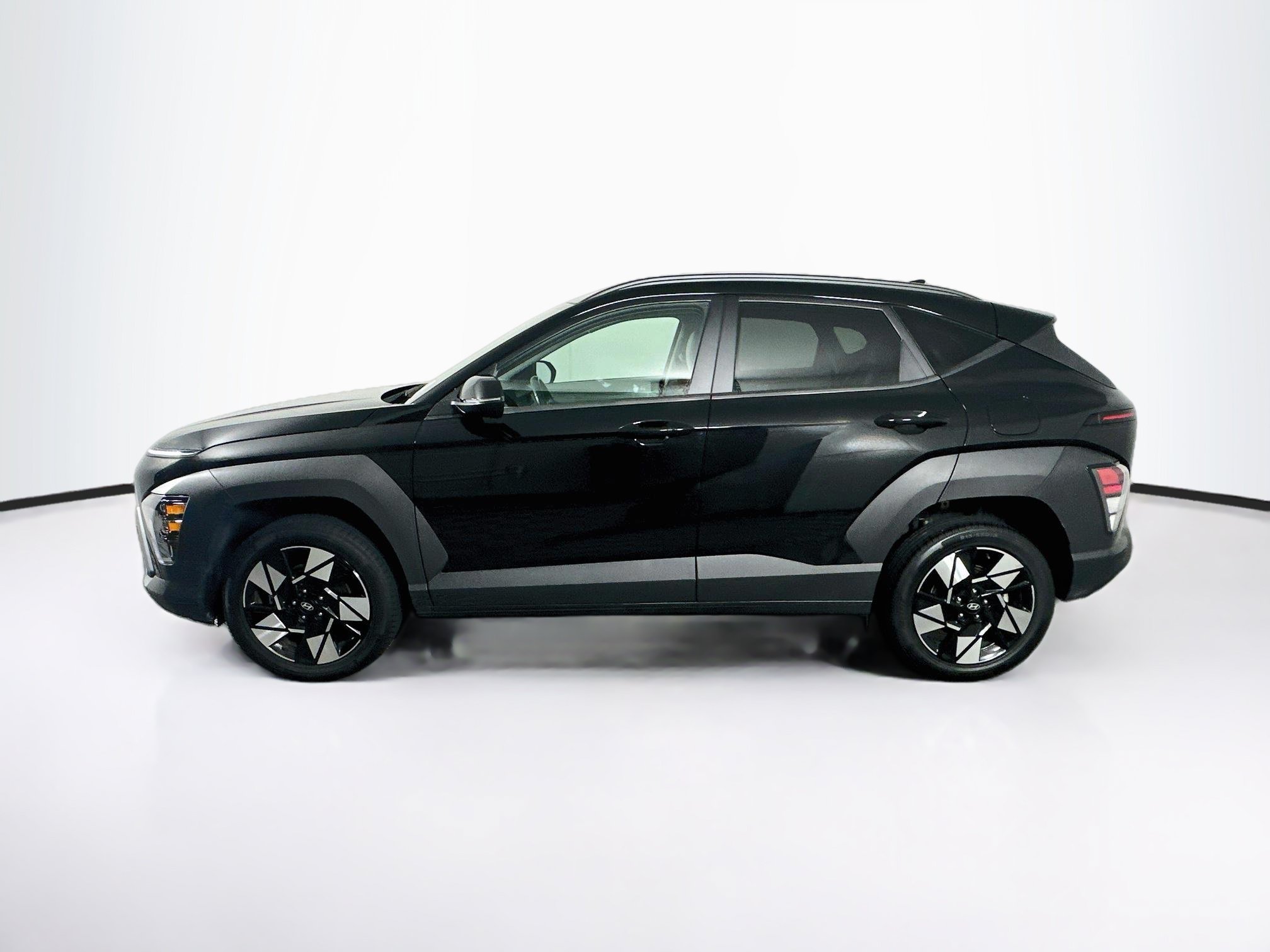 Used 2025 Hyundai Kona SEL AWD/4WD image 4