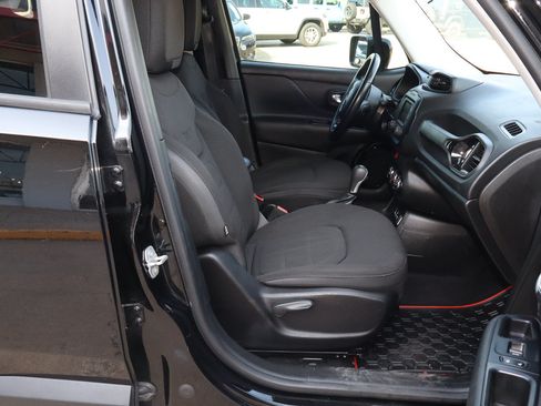 Used 2017 Jeep Renegade Altitude FWD image 25