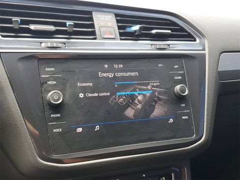 Used 2020 Volkswagen Tiguan SE image 22