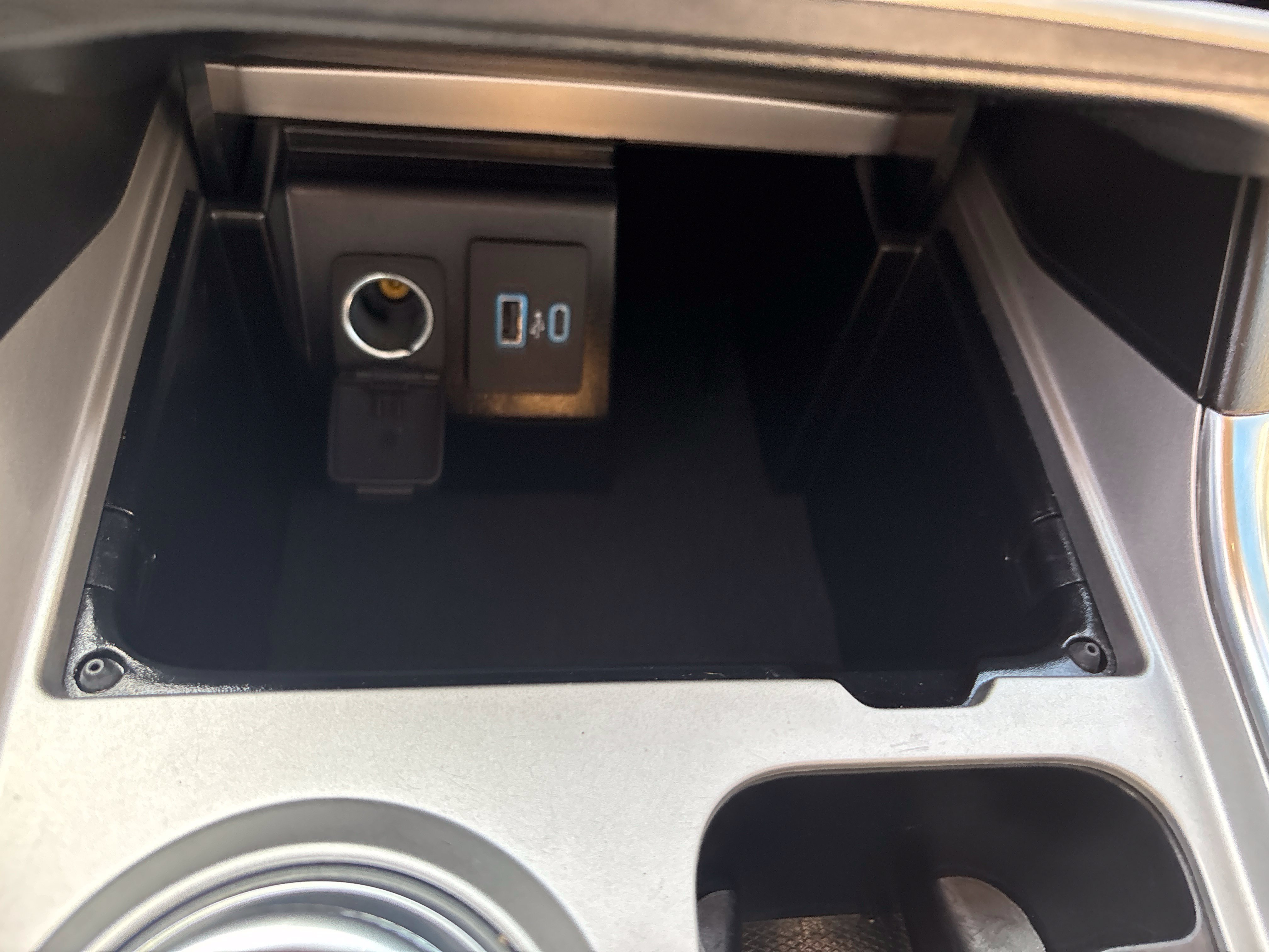 Used 2024 Ford Explorer XLT w/ Equipment Group 202A RWD image 33