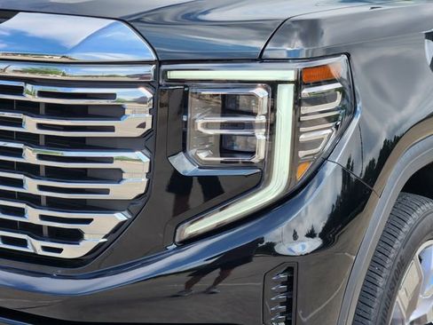 Used 2022 GMC Sierra 1500 Denali w/ Denali Reserve Package AWD/4WD image 9