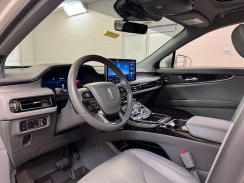 Used 2023 Lincoln Nautilus Reserve AWD/4WD image 13