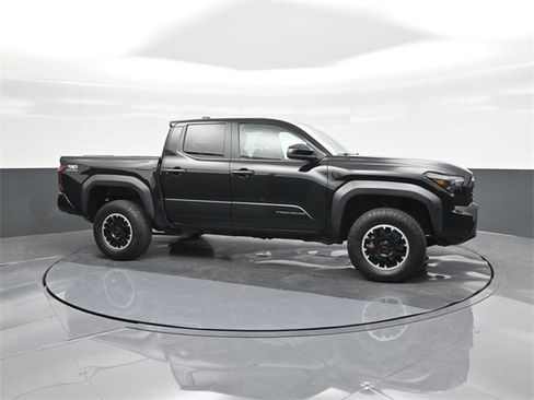 Used 2024 Toyota Tacoma TRD Off-Road image 17