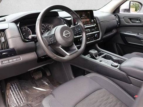 Used 2025 Nissan Pathfinder SV AWD/4WD image 12