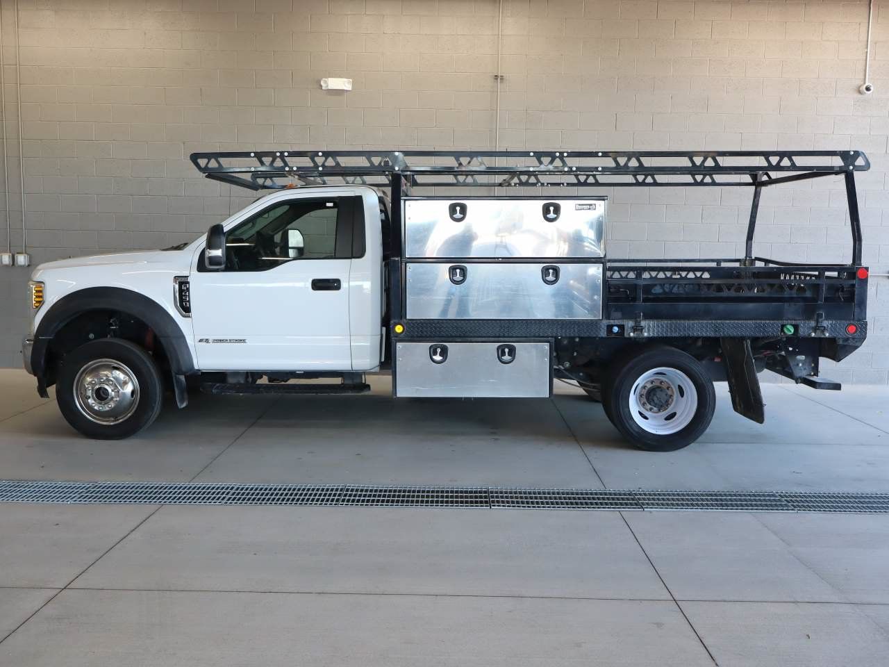 Used 2018 Ford F450 XL w/ Power Equipment Group AWD/4WD image 2