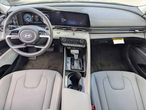New 2025 Hyundai Elantra Limited image 21