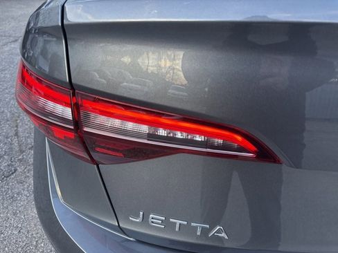 Used 2022 Volkswagen Jetta SE image 32