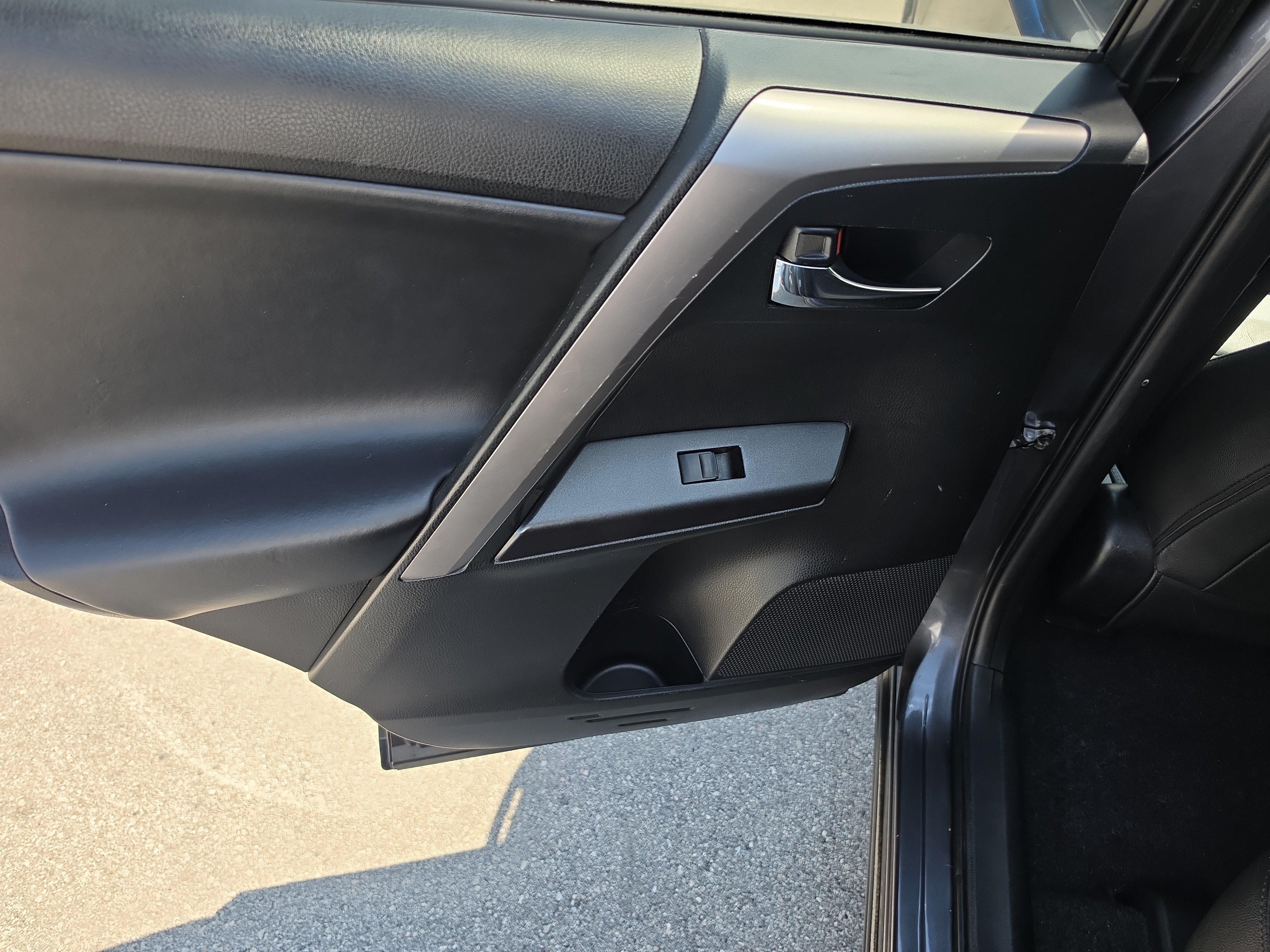 Used 2017 Toyota RAV4 XLE FWD image 23
