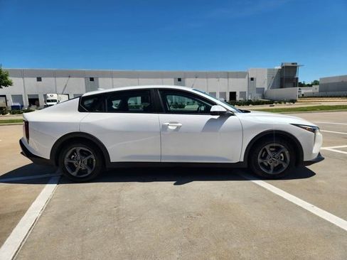 Used 2025 Kia K4 LXS image 4