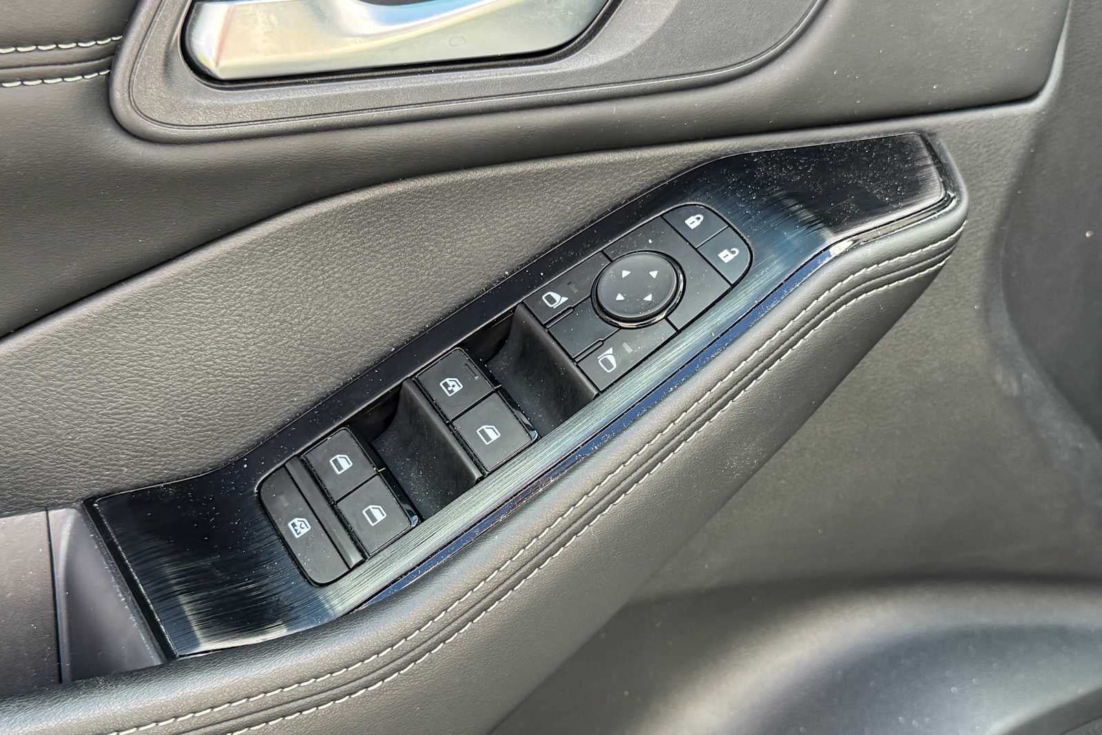 Certified 2023 Nissan Rogue SV w/ SV Premium B Package AWD/4WD image 17