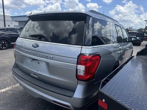Used 2024 Ford Expedition XLT RWD image 9