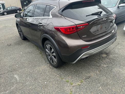 Used 2018 INFINITI QX30 Premium image 4
