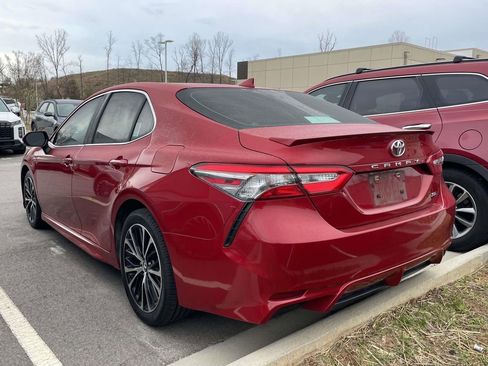 Used 2019 Toyota Camry SE w/ Convenience Package image 3