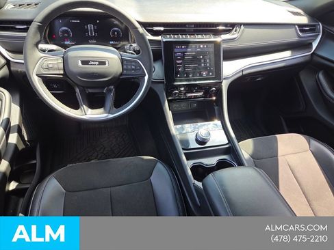 Used 2023 Jeep Grand Cherokee Altitude RWD image 13