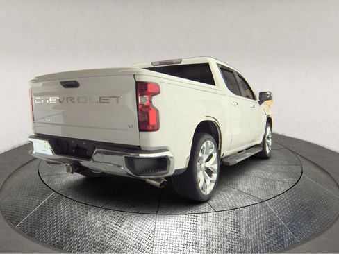 Used 2020 Chevrolet Silverado 1500 LT image 2