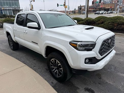 Used 2021 Toyota Tacoma TRD Sport w/ TRD Premium Sport Package image 3