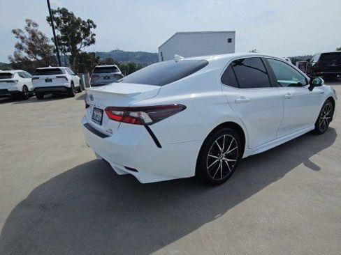 Used 2021 Toyota Camry SE image 8