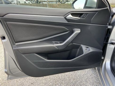 Used 2022 Volkswagen Jetta SE image 26